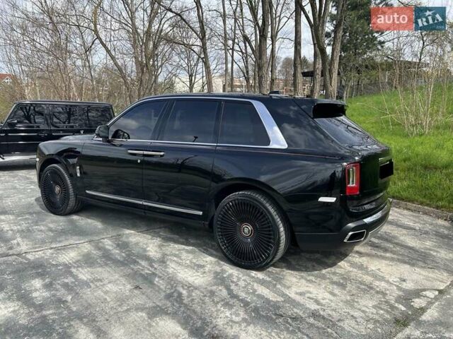 Черный Ролс Ройс Cullinan, объемом двигателя 6.7 л и пробегом 50 тыс. км за 390000 $, фото 3 на Automoto.ua