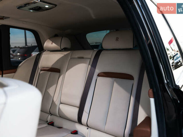 Черный Ролс Ройс Cullinan, объемом двигателя 0 л и пробегом 52 тыс. км за 440000 $, фото 43 на Automoto.ua