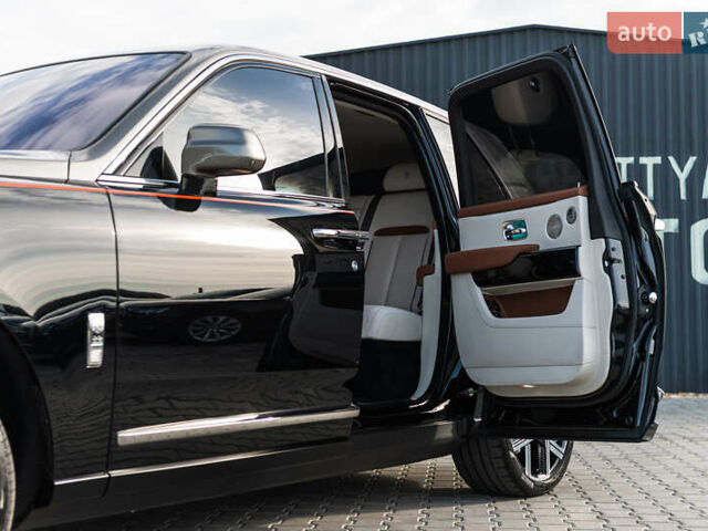 Черный Ролс Ройс Cullinan, объемом двигателя 0 л и пробегом 52 тыс. км за 440000 $, фото 2 на Automoto.ua