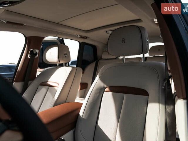 Черный Ролс Ройс Cullinan, объемом двигателя 0 л и пробегом 52 тыс. км за 440000 $, фото 35 на Automoto.ua