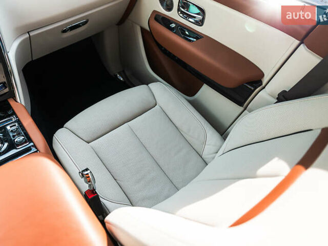 Черный Ролс Ройс Cullinan, объемом двигателя 0 л и пробегом 52 тыс. км за 440000 $, фото 53 на Automoto.ua