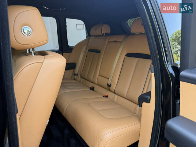 Черный Ролс Ройс Cullinan, объемом двигателя 6.75 л и пробегом 57 тыс. км за 385000 $, фото 13 на Automoto.ua