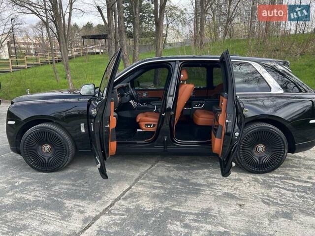 Черный Ролс Ройс Cullinan, объемом двигателя 6.7 л и пробегом 50 тыс. км за 390000 $, фото 10 на Automoto.ua