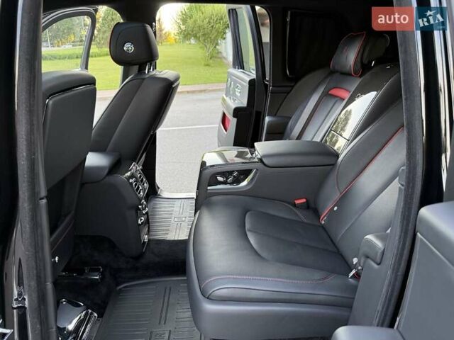 Черный Ролс Ройс Cullinan, объемом двигателя 6.75 л и пробегом 47 тыс. км за 419900 $, фото 86 на Automoto.ua