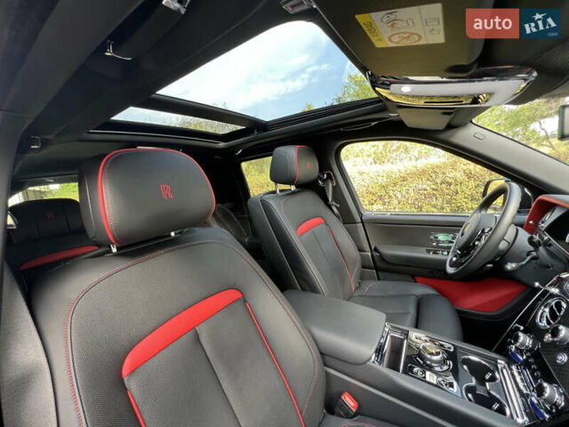 Черный Ролс Ройс Cullinan, объемом двигателя 6.75 л и пробегом 46 тыс. км за 450000 $, фото 21 на Automoto.ua