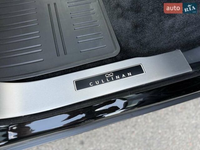 Черный Ролс Ройс Cullinan, объемом двигателя 6.75 л и пробегом 47 тыс. км за 419900 $, фото 64 на Automoto.ua