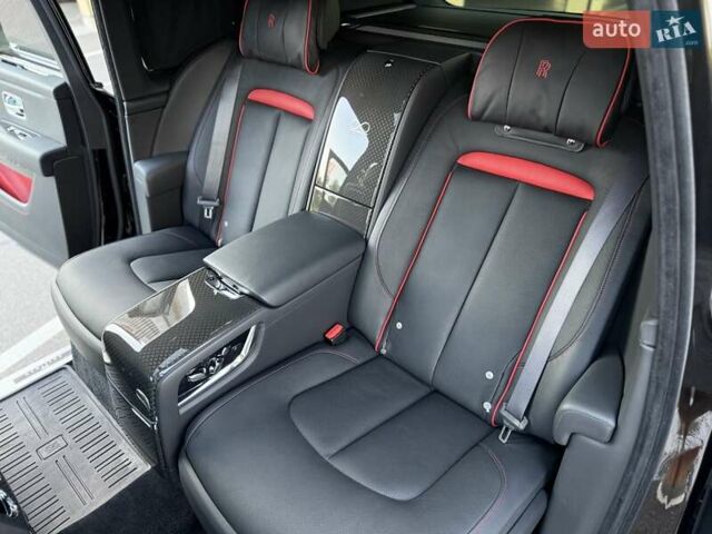 Черный Ролс Ройс Cullinan, объемом двигателя 6.75 л и пробегом 47 тыс. км за 419900 $, фото 91 на Automoto.ua
