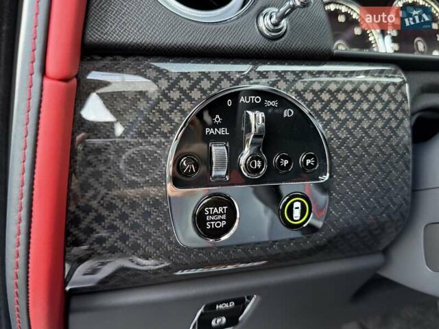 Черный Ролс Ройс Cullinan, объемом двигателя 6.75 л и пробегом 47 тыс. км за 419900 $, фото 107 на Automoto.ua