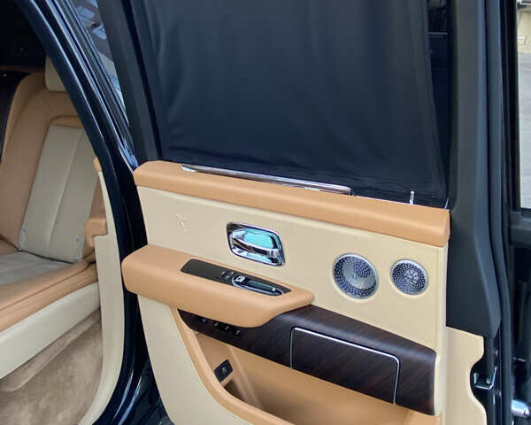 Чорний Ролс Ройс Cullinan, об'ємом двигуна 6.75 л та пробігом 84 тис. км за 355000 $, фото 15 на Automoto.ua