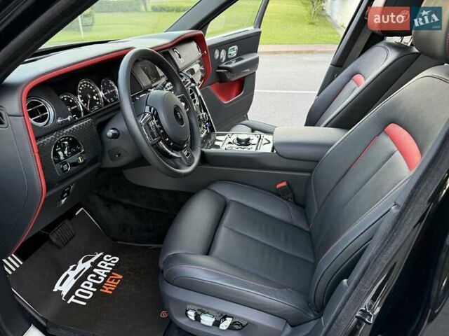 Черный Ролс Ройс Cullinan, объемом двигателя 6.75 л и пробегом 47 тыс. км за 419900 $, фото 100 на Automoto.ua