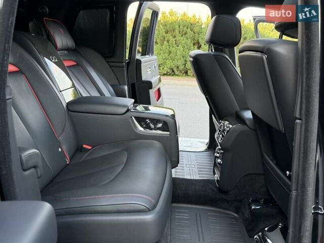 Черный Ролс Ройс Cullinan, объемом двигателя 6.75 л и пробегом 47 тыс. км за 419900 $, фото 66 на Automoto.ua