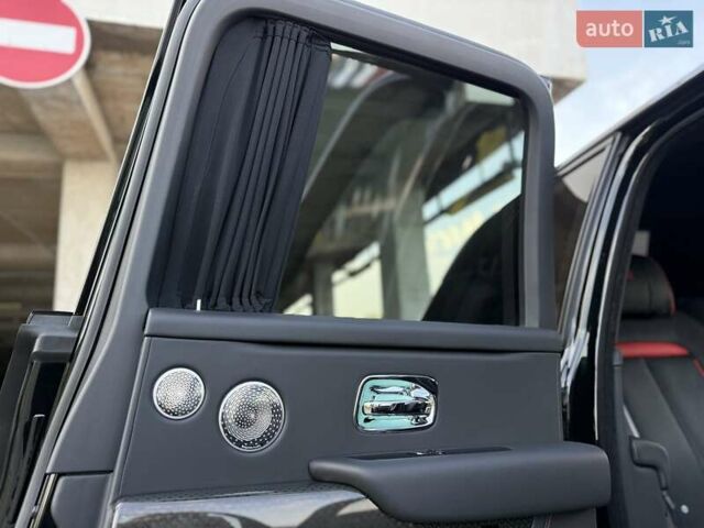 Черный Ролс Ройс Cullinan, объемом двигателя 6.75 л и пробегом 47 тыс. км за 419900 $, фото 62 на Automoto.ua