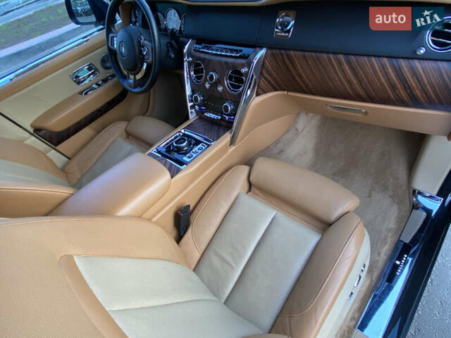 Черный Ролс Ройс Cullinan, объемом двигателя 6.75 л и пробегом 84 тыс. км за 337000 $, фото 8 на Automoto.ua
