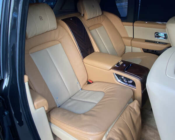 Черный Ролс Ройс Cullinan, объемом двигателя 6.75 л и пробегом 84 тыс. км за 337000 $, фото 10 на Automoto.ua