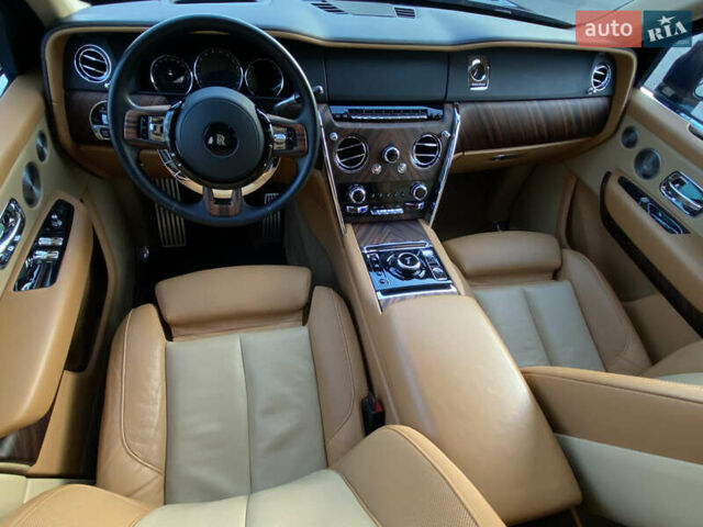 Черный Ролс Ройс Cullinan, объемом двигателя 6.75 л и пробегом 84 тыс. км за 337000 $, фото 13 на Automoto.ua