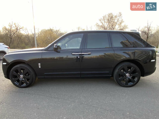 Черный Ролс Ройс Cullinan, объемом двигателя 6.75 л и пробегом 84 тыс. км за 337000 $, фото 5 на Automoto.ua