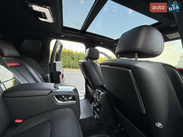 Черный Ролс Ройс Cullinan, объемом двигателя 6.75 л и пробегом 47 тыс. км за 419900 $, фото 71 на Automoto.ua