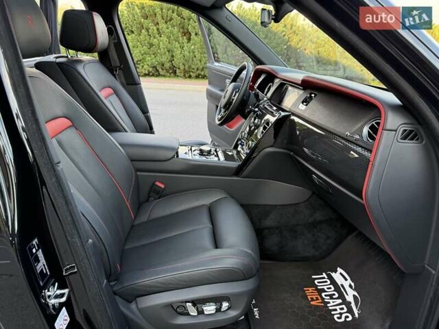 Черный Ролс Ройс Cullinan, объемом двигателя 6.75 л и пробегом 47 тыс. км за 419900 $, фото 48 на Automoto.ua