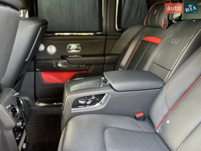 Черный Ролс Ройс Cullinan, объемом двигателя 6.75 л и пробегом 46 тыс. км за 450000 $, фото 15 на Automoto.ua
