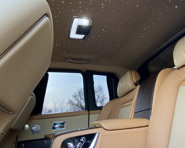 Черный Ролс Ройс Cullinan, объемом двигателя 6.75 л и пробегом 84 тыс. км за 337000 $, фото 12 на Automoto.ua