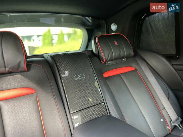 Черный Ролс Ройс Cullinan, объемом двигателя 6.75 л и пробегом 46 тыс. км за 450000 $, фото 10 на Automoto.ua