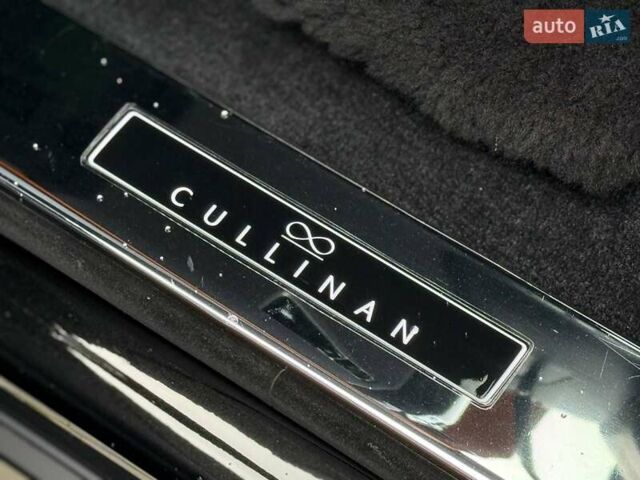 Черный Ролс Ройс Cullinan, объемом двигателя 6.7 л и пробегом 11 тыс. км за 497000 $, фото 14 на Automoto.ua