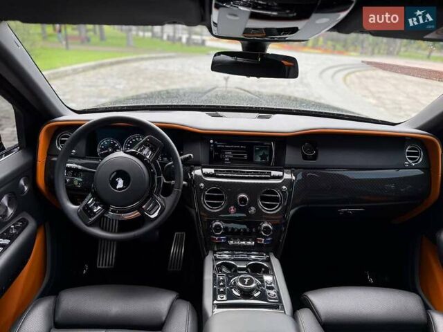 Черный Ролс Ройс Cullinan, объемом двигателя 6.7 л и пробегом 11 тыс. км за 497000 $, фото 10 на Automoto.ua