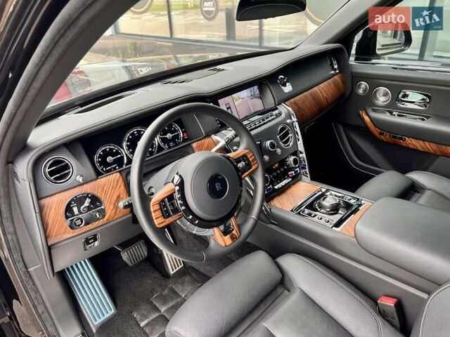Чорний Ролс Ройс Cullinan, об'ємом двигуна 6.75 л та пробігом 18 тис. км за 399999 $, фото 26 на Automoto.ua