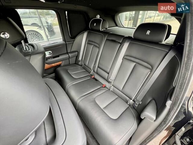 Чорний Ролс Ройс Cullinan, об'ємом двигуна 6.75 л та пробігом 18 тис. км за 399999 $, фото 38 на Automoto.ua