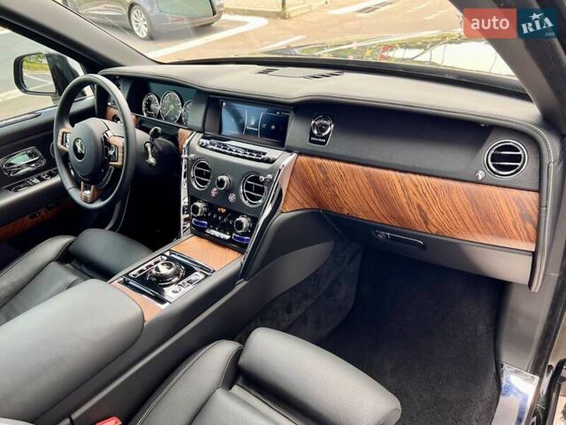 Чорний Ролс Ройс Cullinan, об'ємом двигуна 6.75 л та пробігом 18 тис. км за 399999 $, фото 64 на Automoto.ua