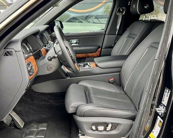 Чорний Ролс Ройс Cullinan, об'ємом двигуна 6.75 л та пробігом 18 тис. км за 399999 $, фото 28 на Automoto.ua