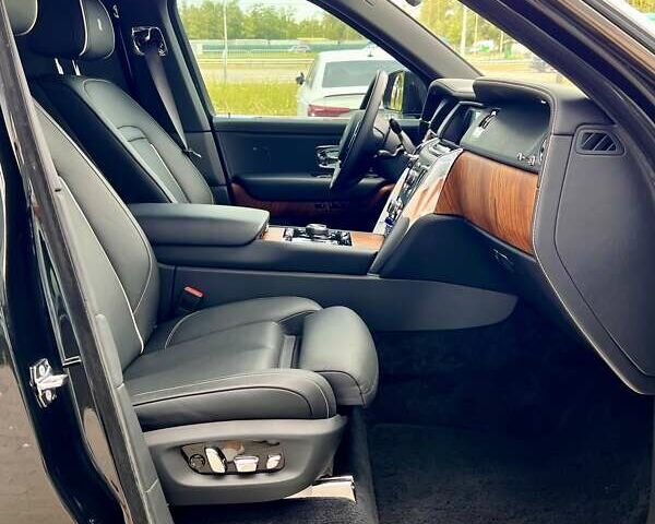Чорний Ролс Ройс Cullinan, об'ємом двигуна 6.75 л та пробігом 18 тис. км за 399999 $, фото 63 на Automoto.ua