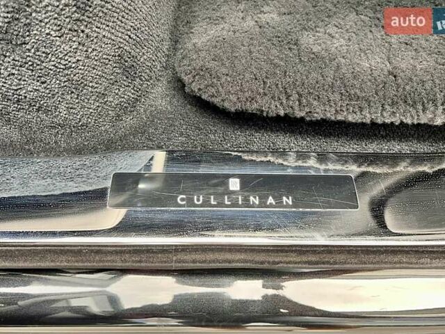 Чорний Ролс Ройс Cullinan, об'ємом двигуна 6.75 л та пробігом 18 тис. км за 399999 $, фото 69 на Automoto.ua