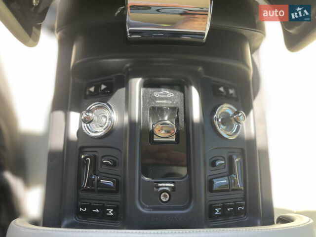 Черный Ролс Ройс Phantom Drophead Coupe, объемом двигателя 6.75 л и пробегом 124 тыс. км за 220000 $, фото 25 на Automoto.ua