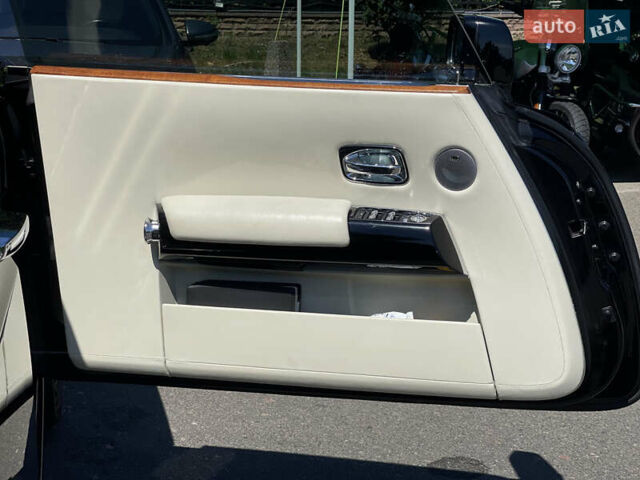 Черный Ролс Ройс Phantom Drophead Coupe, объемом двигателя 6.75 л и пробегом 124 тыс. км за 220000 $, фото 11 на Automoto.ua