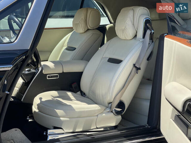 Черный Ролс Ройс Phantom Drophead Coupe, объемом двигателя 6.75 л и пробегом 124 тыс. км за 220000 $, фото 16 на Automoto.ua