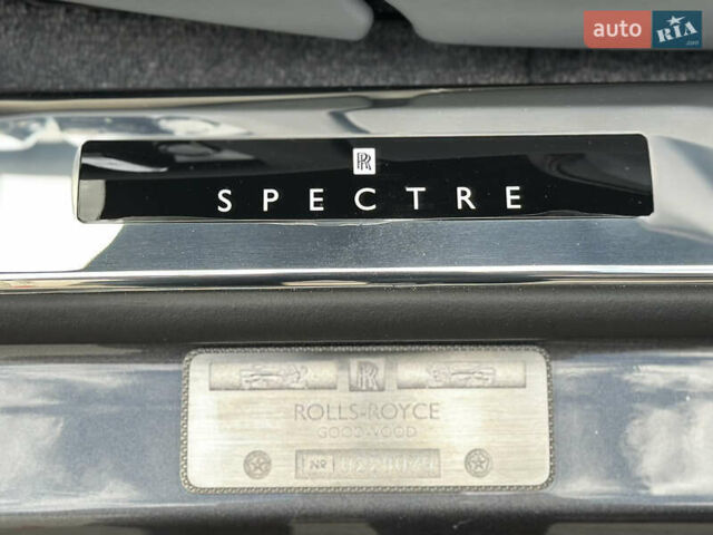 Ролс Ройс Spectre 2024 в Киеве на Automoto.ua Серый Ролс Ройс Spectre, объемом двигателя 0 л и пробегом 1 тыс. км за 588000 $, фото 40 на Automoto.ua