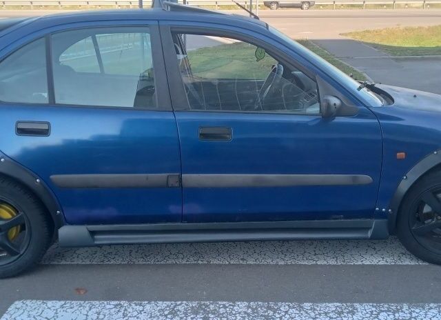 Синій Ровер 200, об'ємом двигуна 1.4 л та пробігом 230 тис. км за 1692 $, фото 4 на Automoto.ua