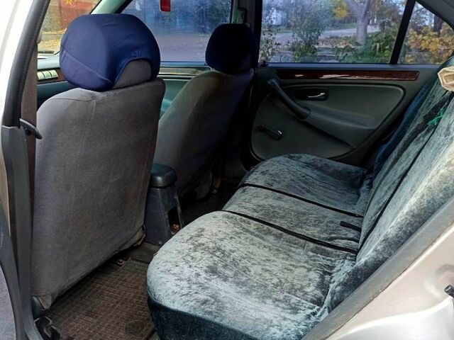 Ровер 400 1998 в Первомайск на Automoto.ua Серый Ровер 400, объемом двигателя 1.4 л и пробегом 471 тыс. км за 2000 $, фото 6 на Automoto.ua