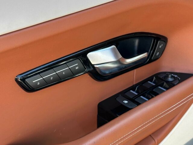 Білий Ровер Range Rover, об'ємом двигуна 2 л та пробігом 218 тис. км за 15950 $, фото 19 на Automoto.ua