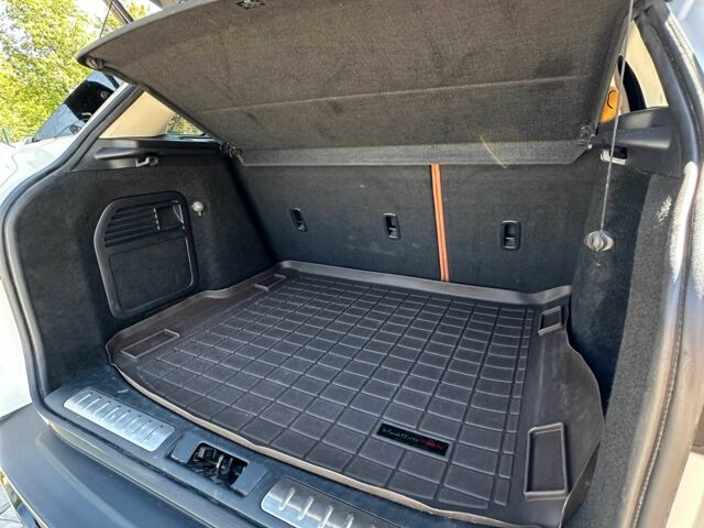 Білий Ровер Range Rover, об'ємом двигуна 2 л та пробігом 218 тис. км за 15950 $, фото 16 на Automoto.ua