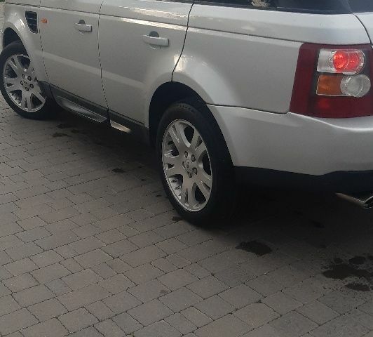 Серый Ровер Рендж Ровер, объемом двигателя 2.7 л и пробегом 128 тыс. км за 44065 $, фото 1 на Automoto.ua