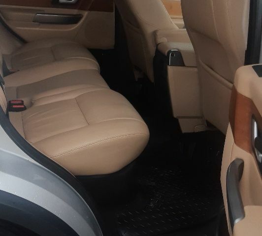 Серый Ровер Рендж Ровер, объемом двигателя 2.7 л и пробегом 128 тыс. км за 44065 $, фото 4 на Automoto.ua