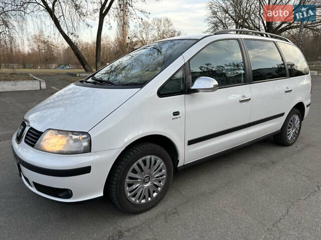 Білий Сеат Альхамбра, об'ємом двигуна 1.8 л та пробігом 320 тис. км за 6500 $, фото 1 на Automoto.ua