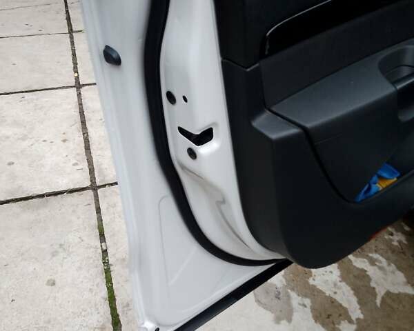 Белый Сеат Альхамбра, объемом двигателя 1.97 л и пробегом 176 тыс. км за 14700 $, фото 29 на Automoto.ua