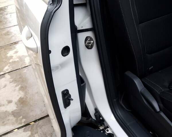 Белый Сеат Альхамбра, объемом двигателя 1.97 л и пробегом 176 тыс. км за 14700 $, фото 23 на Automoto.ua