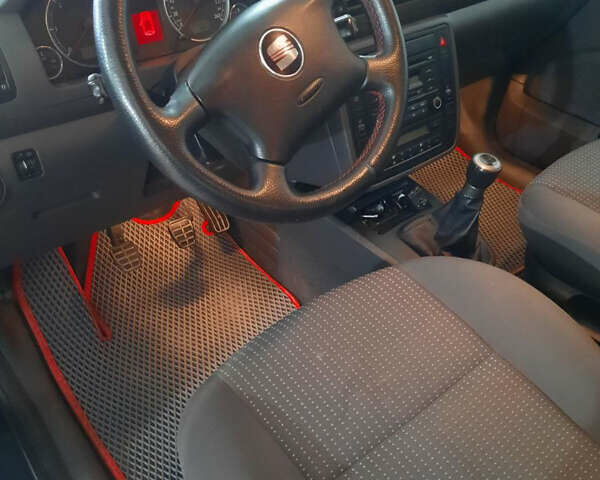 Черный Сеат Альхамбра, объемом двигателя 2 л и пробегом 224 тыс. км за 6700 $, фото 13 на Automoto.ua