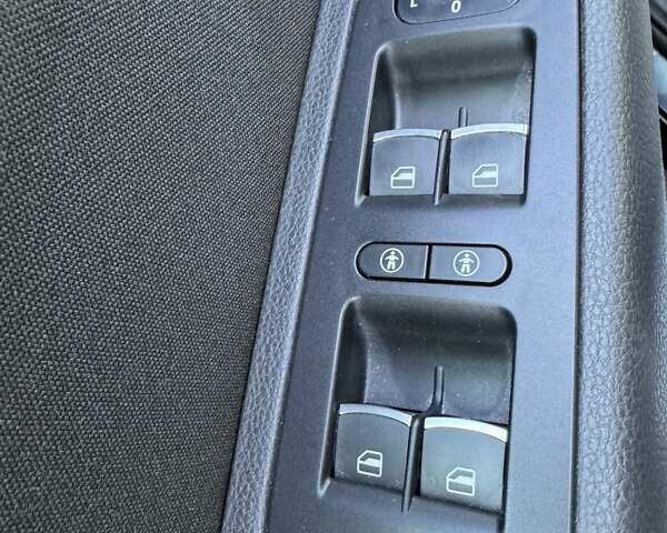 Чорний Сеат Альхамбра, об'ємом двигуна 2 л та пробігом 235 тис. км за 25500 $, фото 17 на Automoto.ua