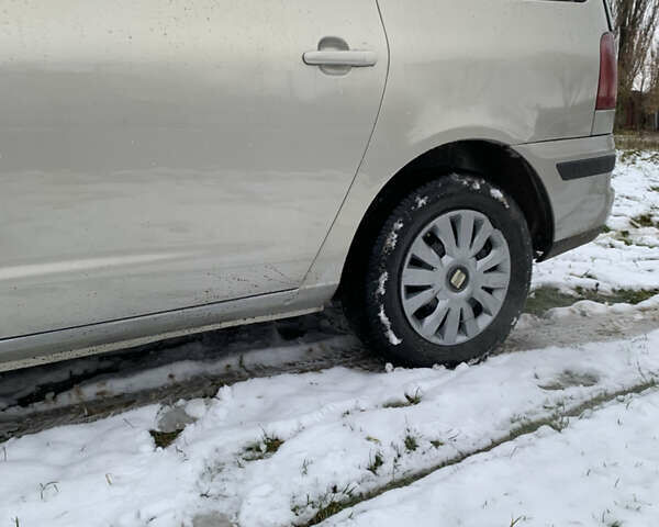 Серый Сеат Альхамбра, объемом двигателя 1.9 л и пробегом 362 тыс. км за 3400 $, фото 4 на Automoto.ua