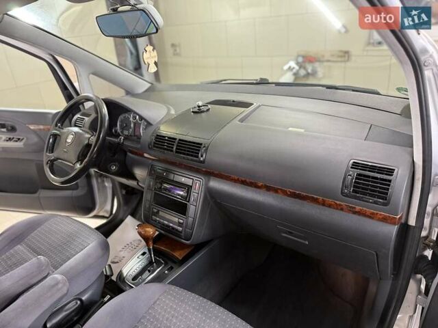 Сірий Сеат Альхамбра, об'ємом двигуна 1.9 л та пробігом 290 тис. км за 5950 $, фото 37 на Automoto.ua